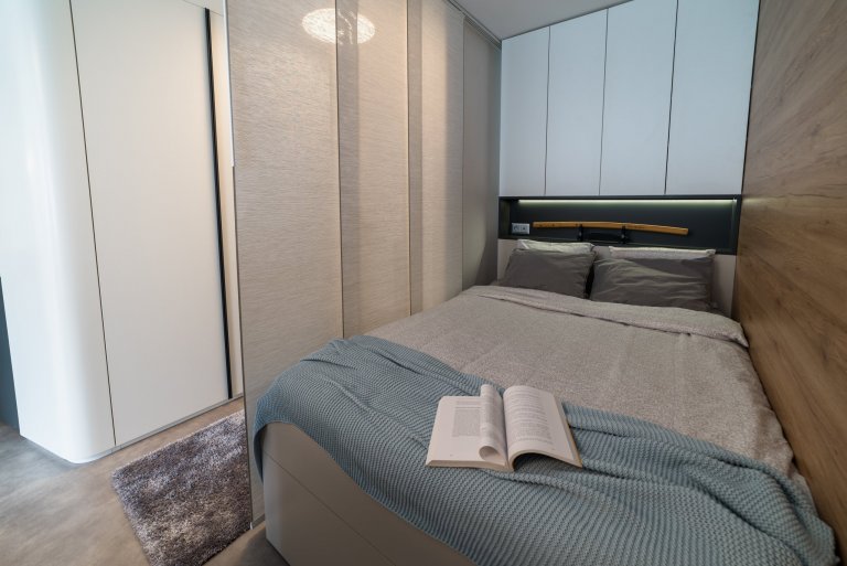 Většina developerů, kterí staví a prodávají malometrážní byty,&nbsp;moc neuvažuje o běžném životě v nich. Proto vznikají dispozice, které jsou pro plynulý…