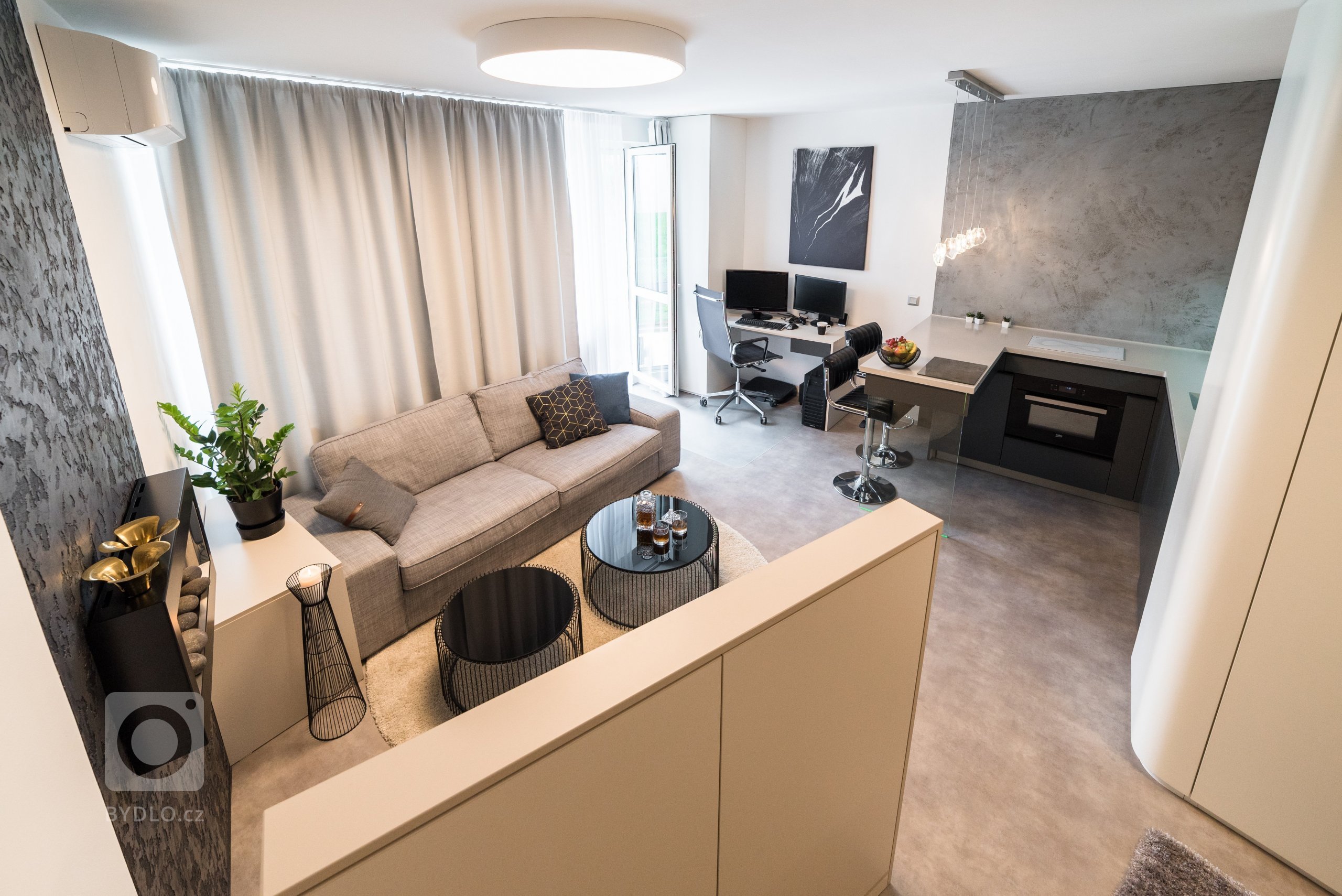 Většina developerů, kterí staví a prodávají malometrážní byty,&nbsp;moc neuvažuje o běžném životě v nich. Proto vznikají dispozice, které jsou pro plynulý…