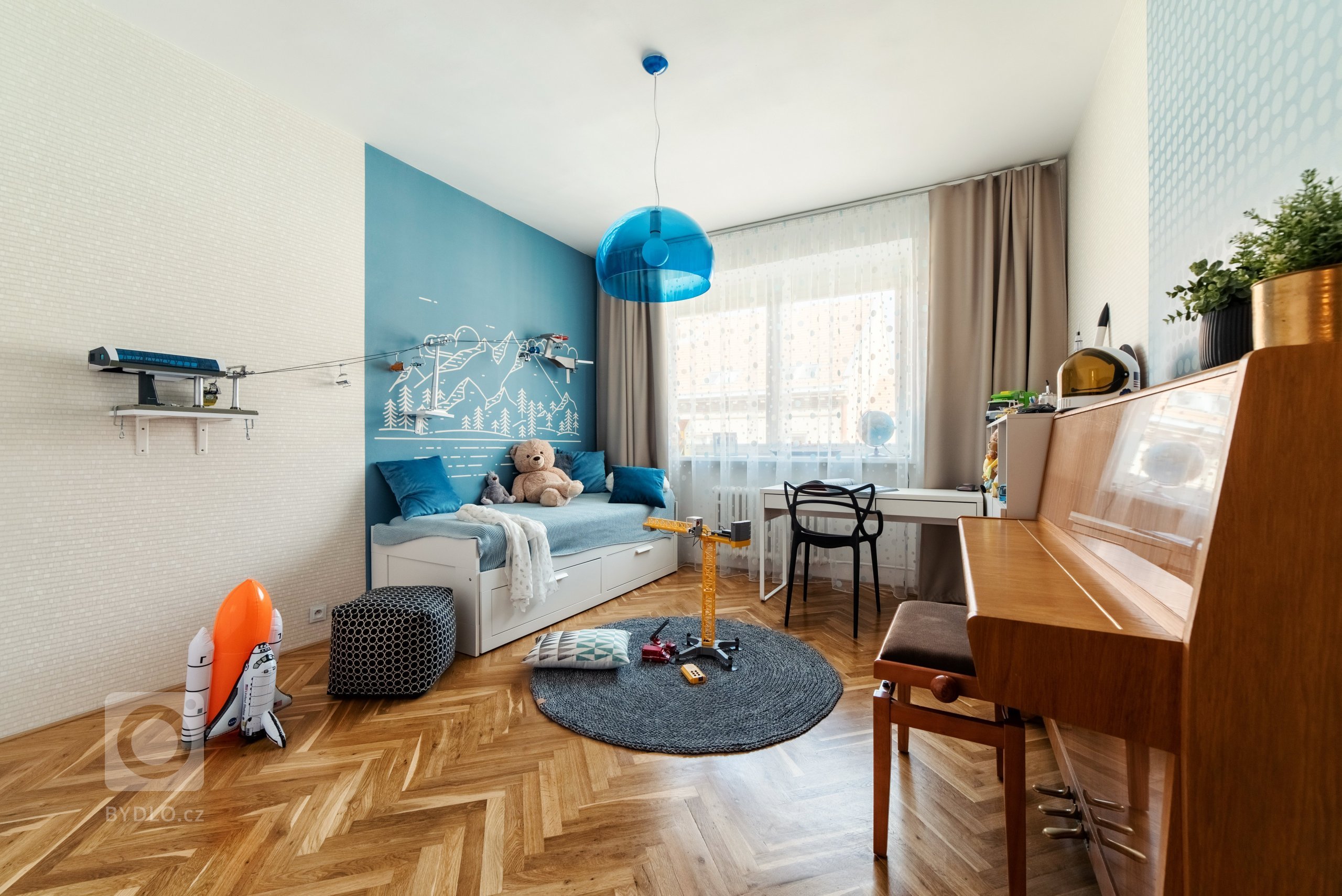 Městský činžovní dům byl postaven začátkem 50. let minulého století. Jednotlivé byty patří městu, ale i přesto se klienti rozhodli, že do městského bytu dají…