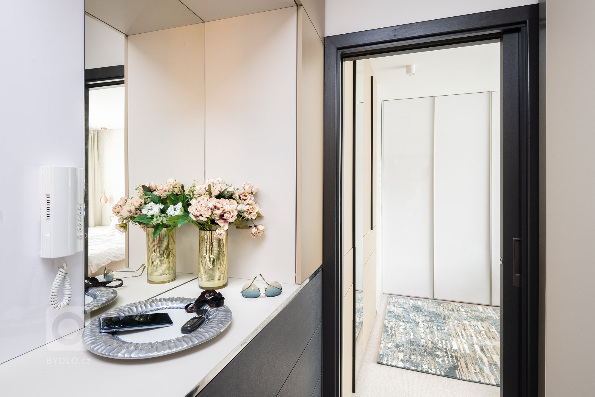 Manželé v důchodovém věku (oba 72 let) jsou aktivní, sportovně a kulturně založení lidé. Ačkoli jsou to sedmdesátníci, oba stále pracují a žijí velmi moderně.…