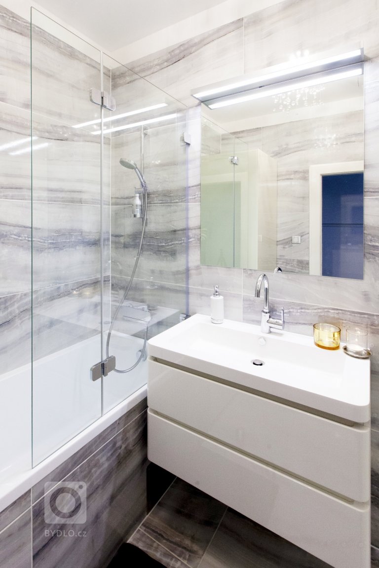 add picture to album