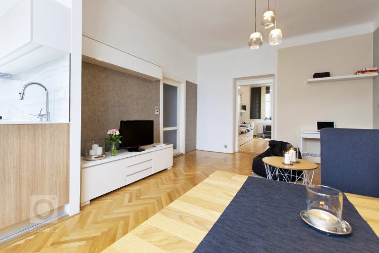 add picture to album