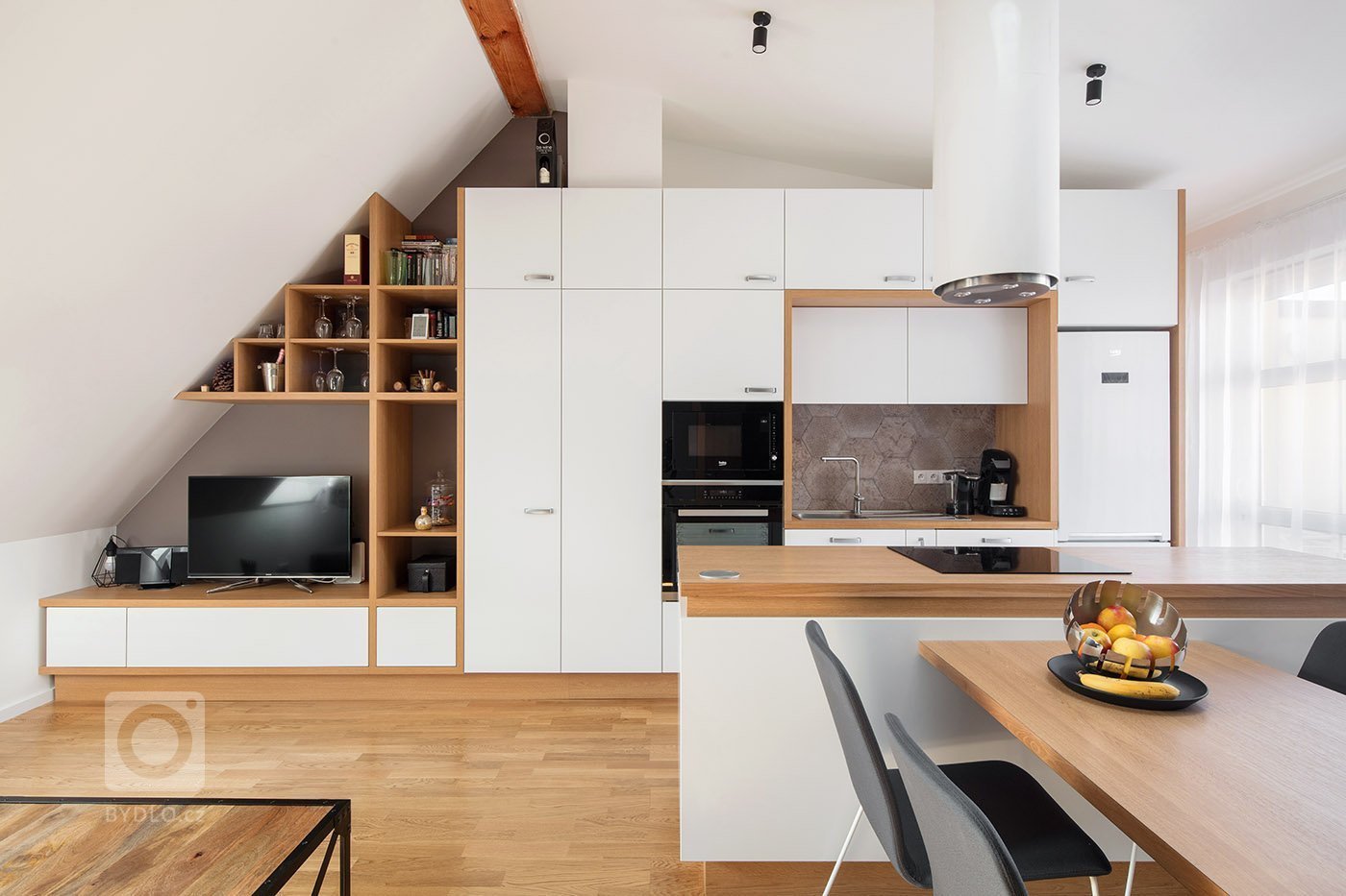 "Spočítáno na centimetr"

Takto byla prezentována naše realizace bytu 3kk v časopise o bydlení, aneb příběh o tom, jak na 65m2 v podkroví…