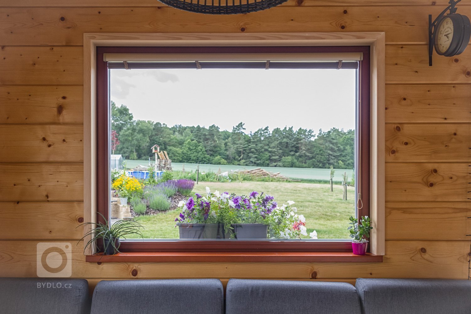 Moderní poloroubenka ze smrku.

Jedná se o poloroubenku ze smrkových vysušených hranolů pro mladou rodinu.&nbsp;Tento dům splňuje požadavky na trvalé bydlení…