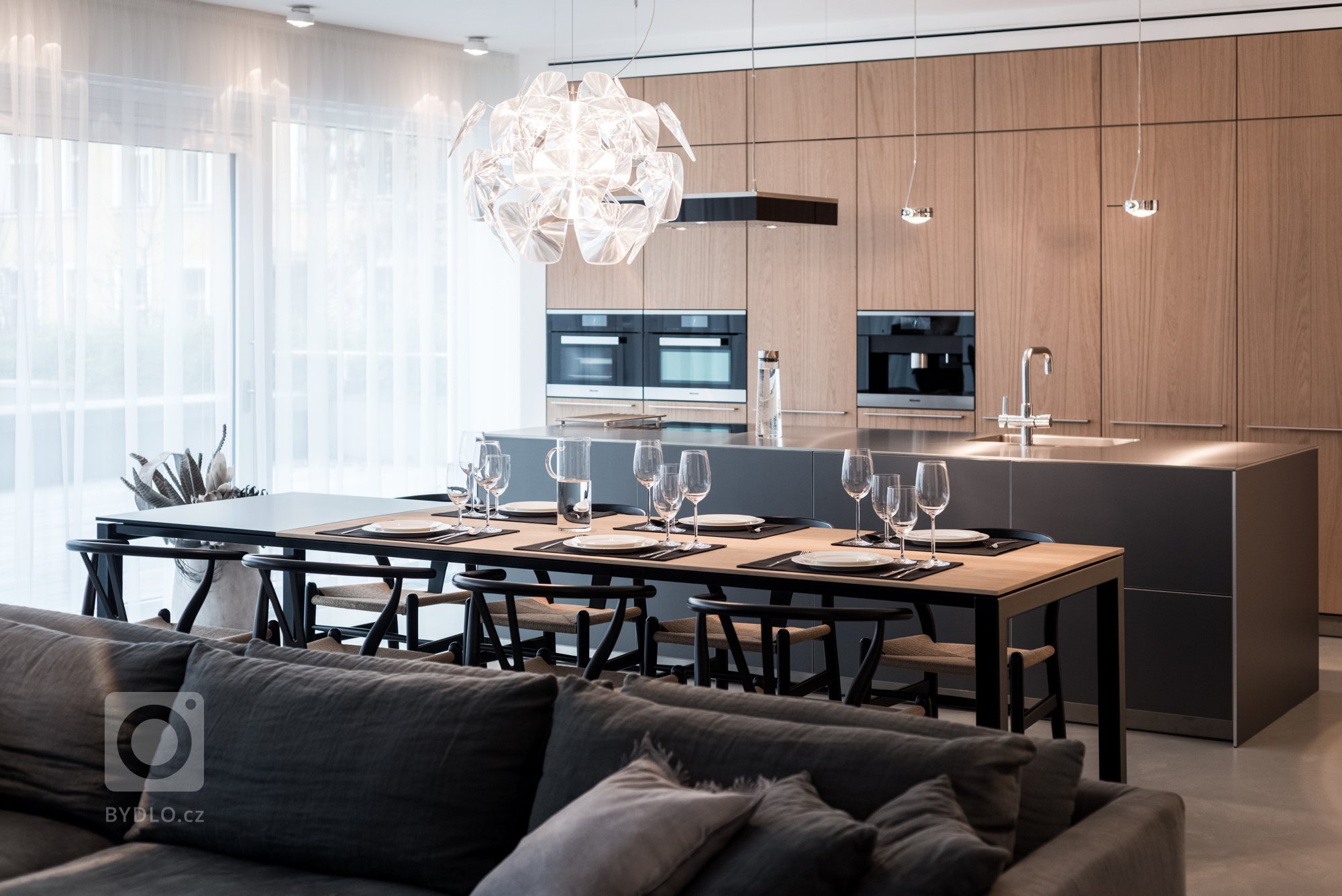 Interiér bytu v novostavbě

Design:&nbsp;OOOOX| Ing. Arch. Radka Valová, ing. Arch. Martin Moravec

Dispozice &ndash; byt byl pro klienty připraven ve…