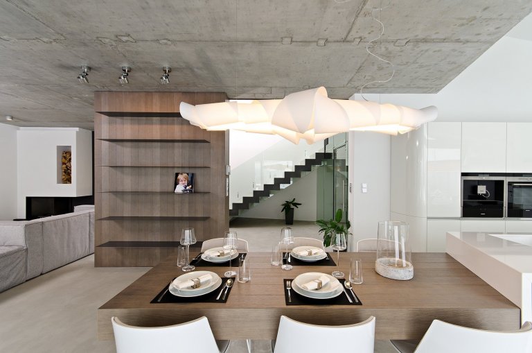Interiér novostavby rodinného domu

Design: OOOOX| Ing. Arch. Radka Valová, Ing. Arch. Pavla Doležalová


Dispozice &ndash; dispozici jsme proti původnímu…
