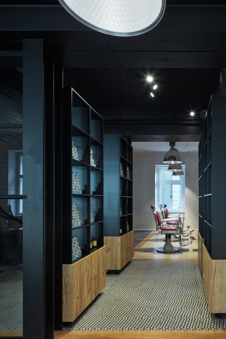 Interiér holičství

cílem bylo vytvořit pánský interiér, a to jak barevností, tak materiály. Ve stávajícím prostoru již byly provedeny statické úpravy a…