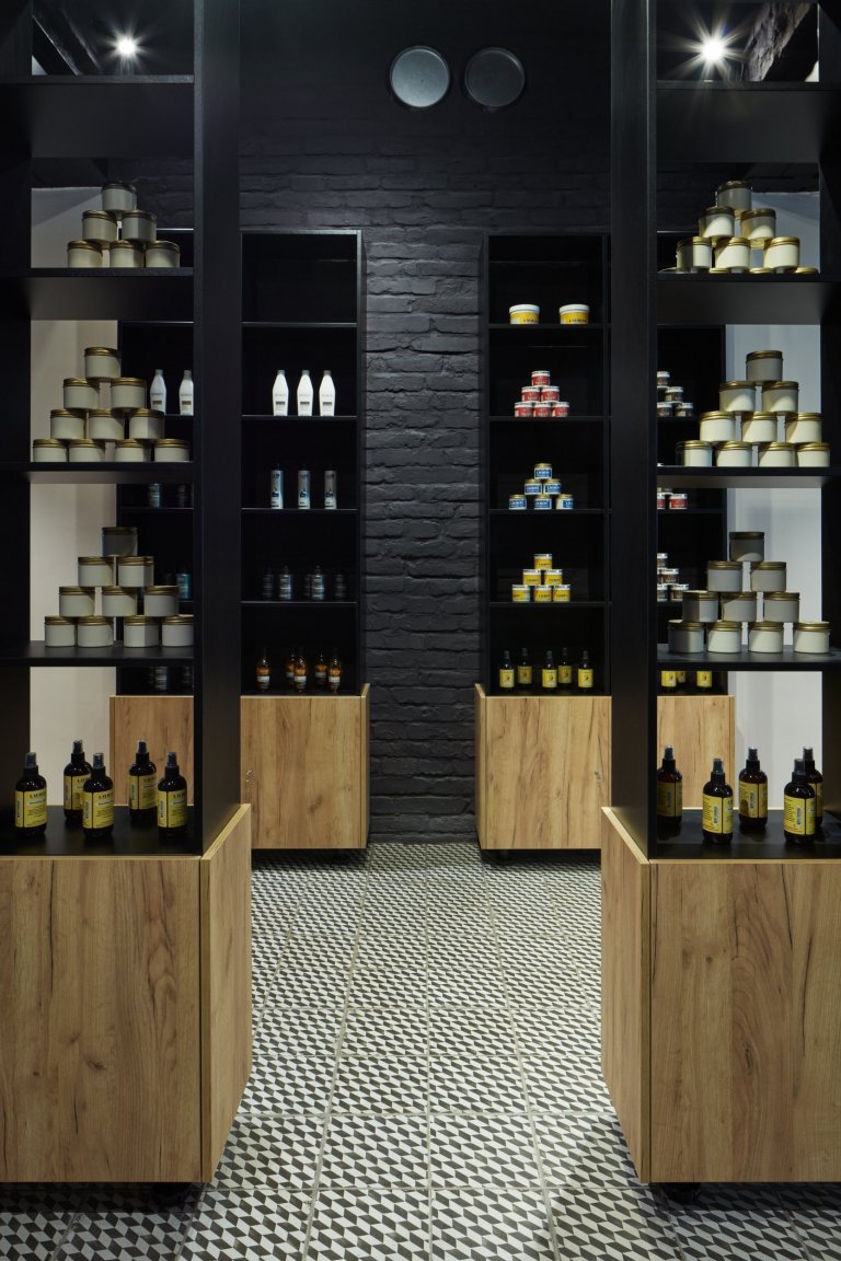 Interiér holičství

cílem bylo vytvořit pánský interiér, a to jak barevností, tak materiály. Ve stávajícím prostoru již byly provedeny statické úpravy a…