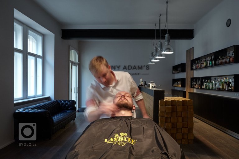 add picture to album