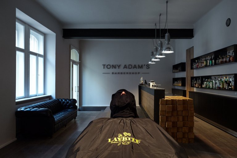 Interiér holičství

cílem bylo vytvořit pánský interiér, a to jak barevností, tak materiály. Ve stávajícím prostoru již byly provedeny statické úpravy a…