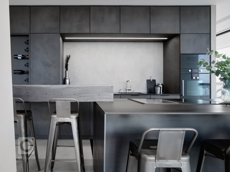 add picture to album