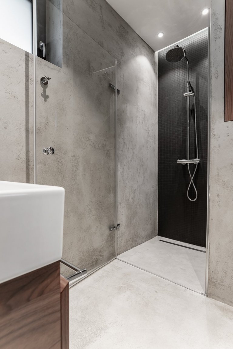 Koupelna byla původní, pouze jsme je doladili pomocí doplňků a drobných úprav. 