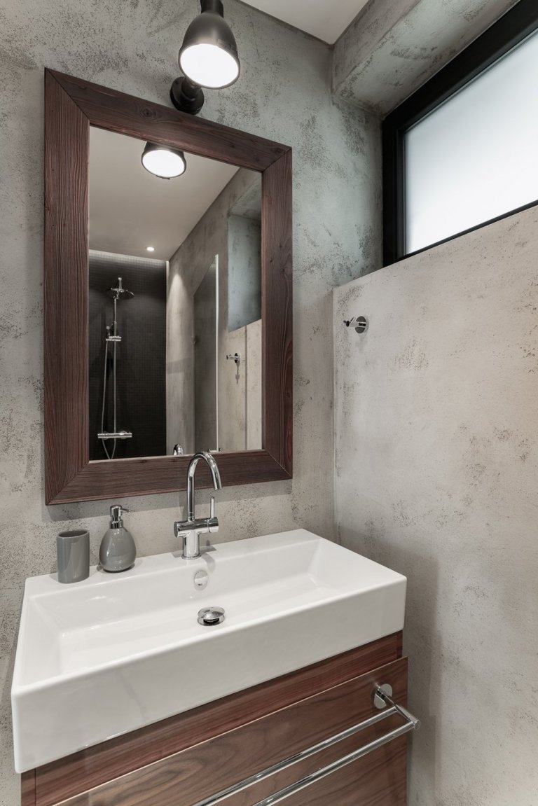 Koupelna byla původní, pouze jsme je doladili pomocí doplňků a drobných úprav. 