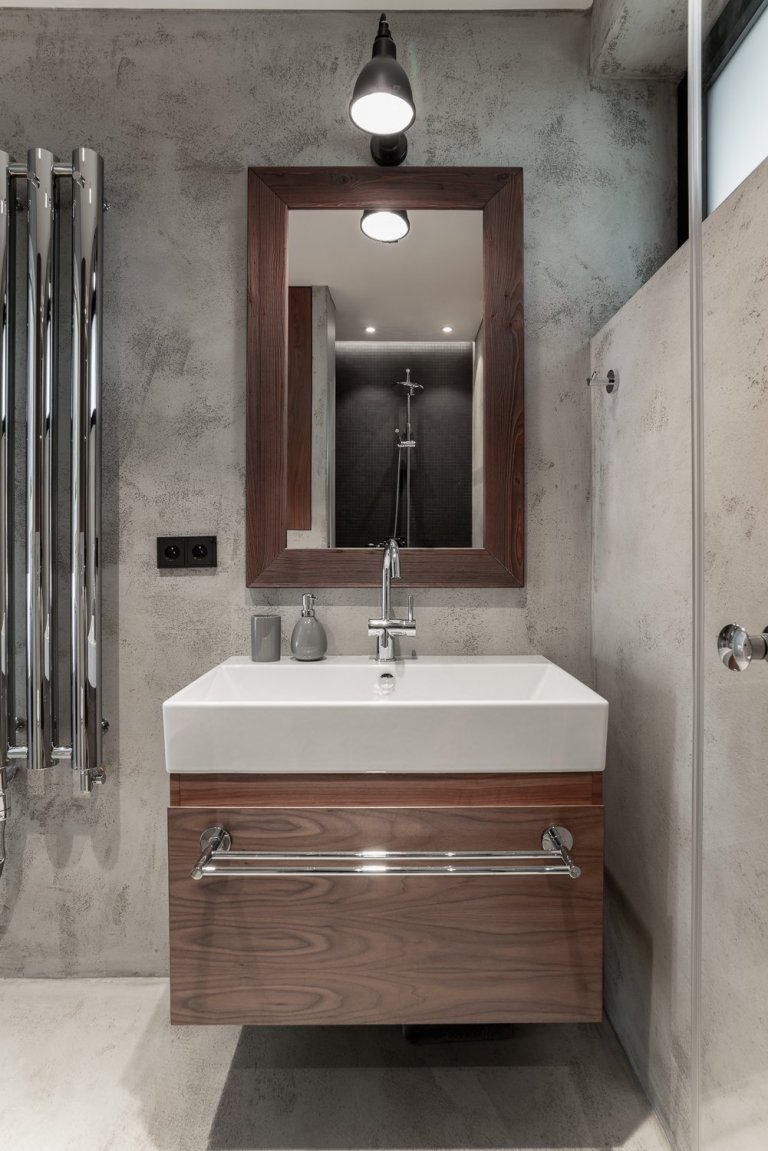 Koupelna byla původní, pouze jsme je doladili pomocí doplňků a drobných úprav. 