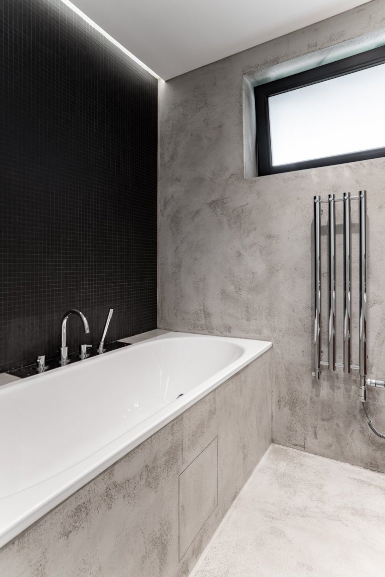 Koupelna byla původní, pouze jsme je doladili pomocí doplňků a drobných úprav. 