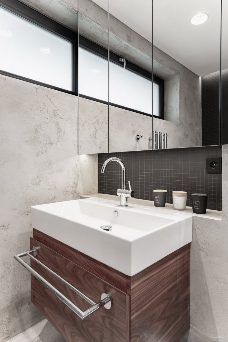 Koupelna byla původní, pouze jsme je doladili pomocí doplňků a drobných úprav. 