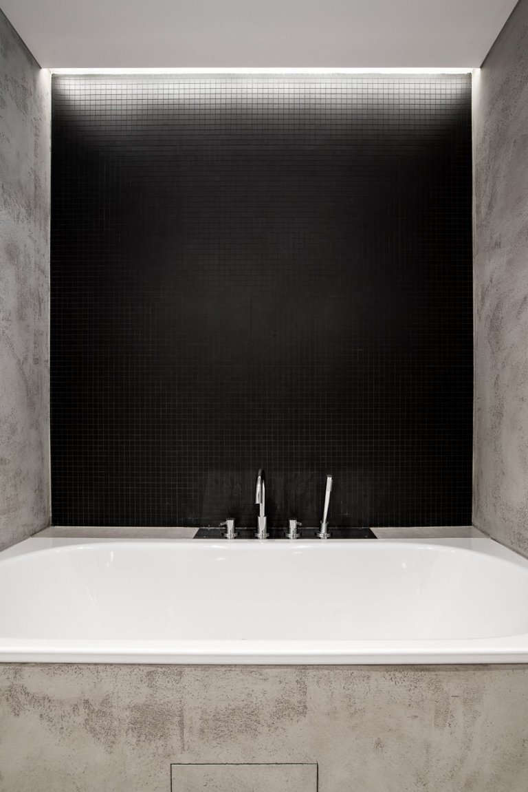 Koupelna byla původní, pouze jsme je doladili pomocí doplňků a drobných úprav. 