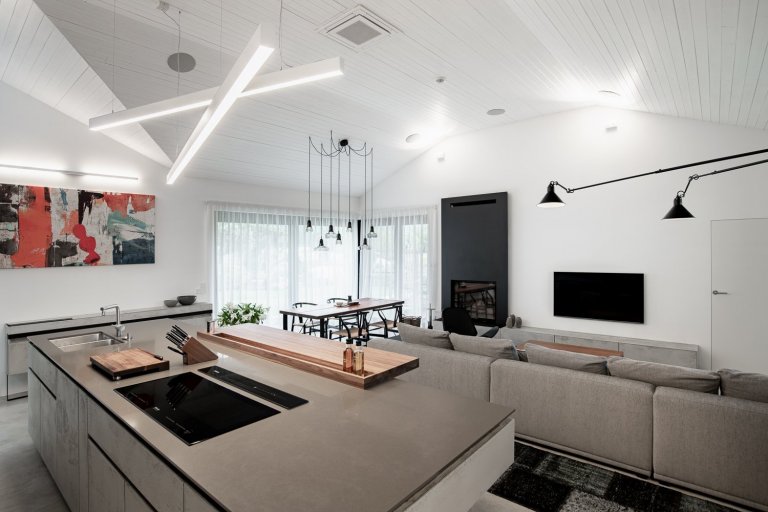 Povrchová úprava kuchyňské linky je betonová stěrka od Němce. 