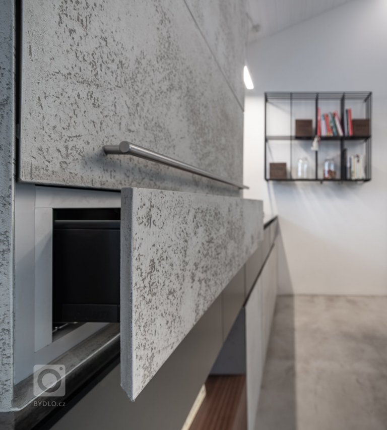 add picture to album