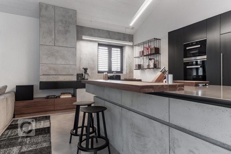 add picture to album