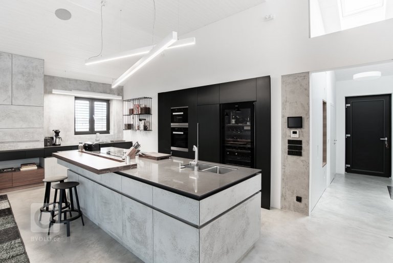 add picture to album