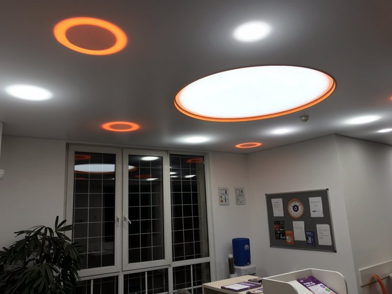 Na začátku byl požadavek investora o celkovou změnu vzhledu poboček OZP. Ve spolupráci naší firmy s architektem vznikl originální koncept budoucího designu…