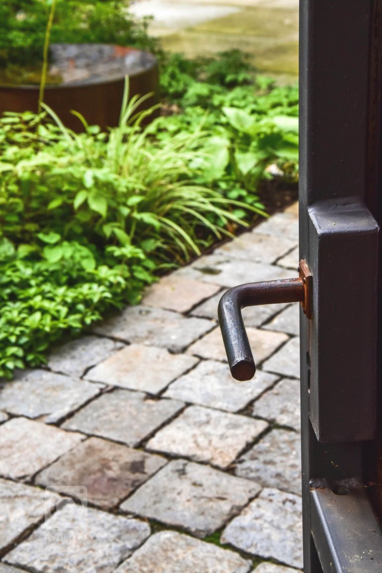 add picture to album