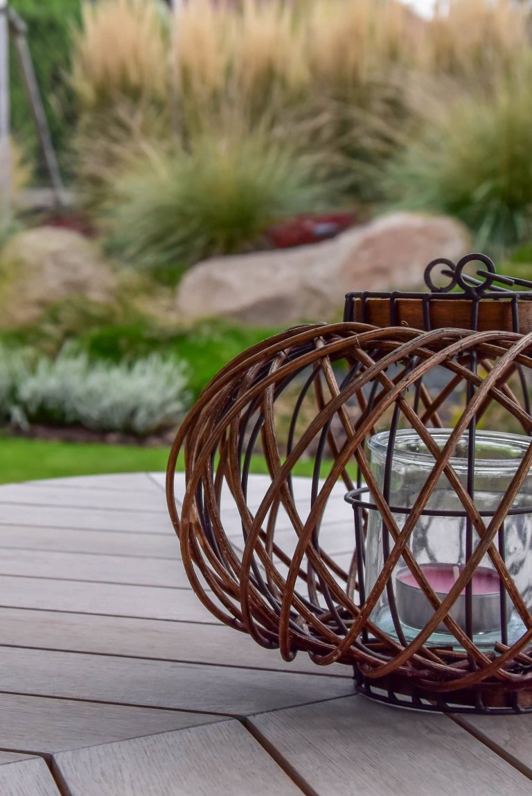 Zahradu, kterou představujeme tentokrát, jsme navrhli v těsné spolupráci s mladými architekty z atelieru Mio architects, kteří zajišťovali projekt domu.…