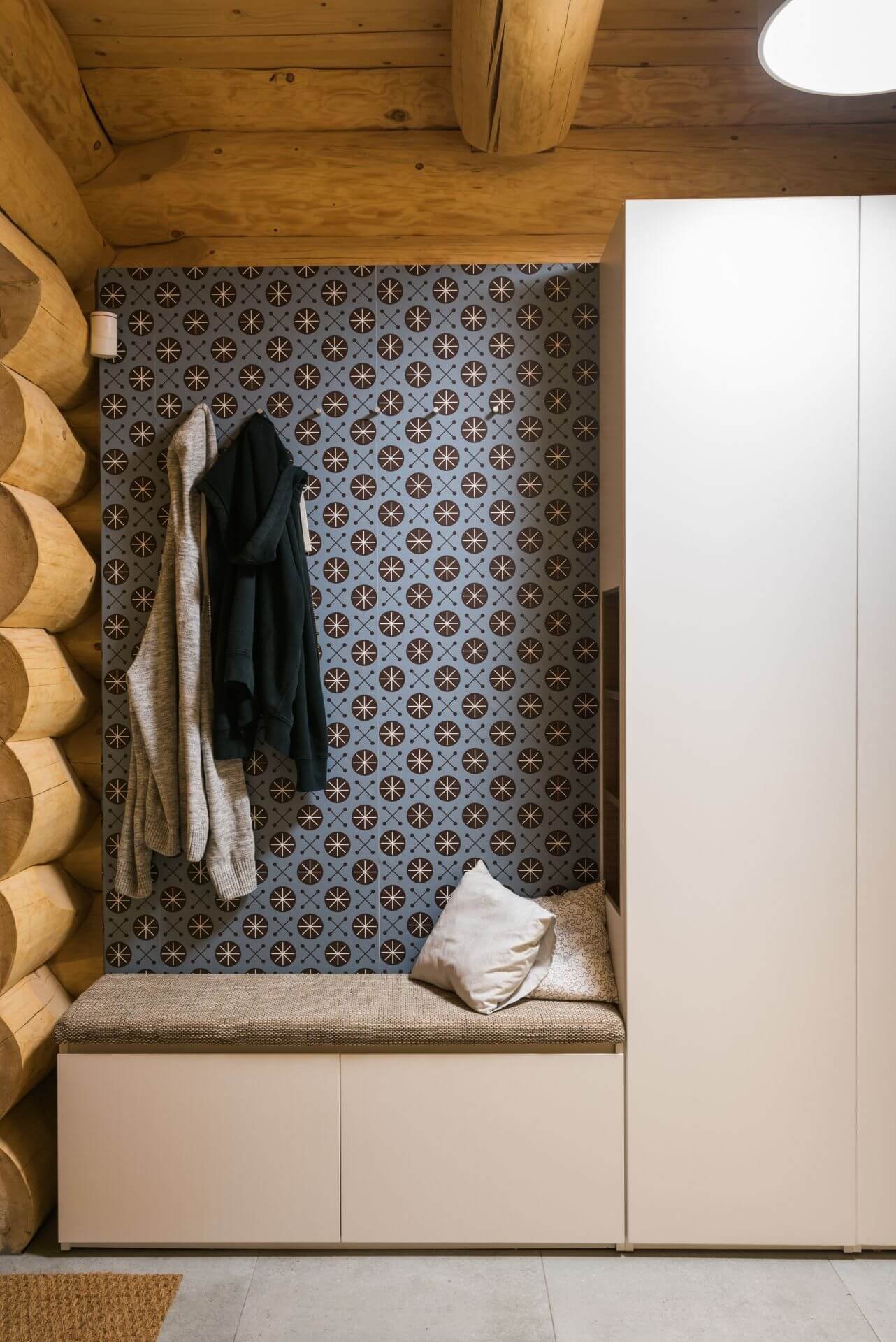 Horský srub si postavili pro sebe a kamarády