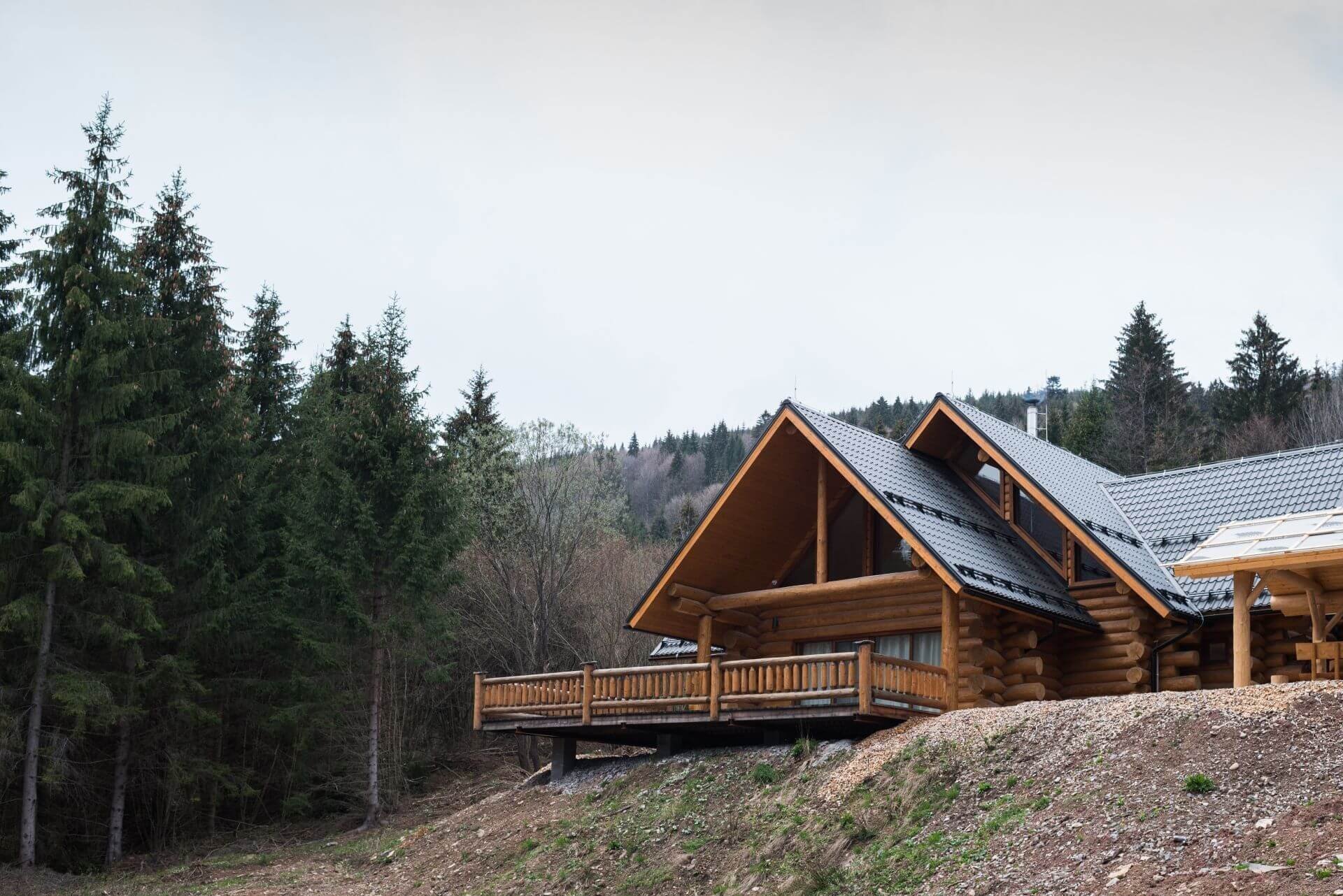 Horský srub si postavili pro sebe a kamarády