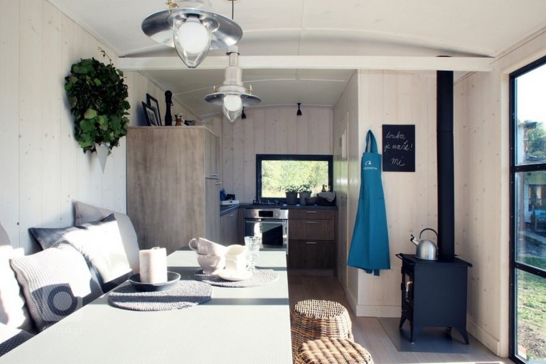 Ideální víkendové bydlení? Útulná maringotka na Šumavě