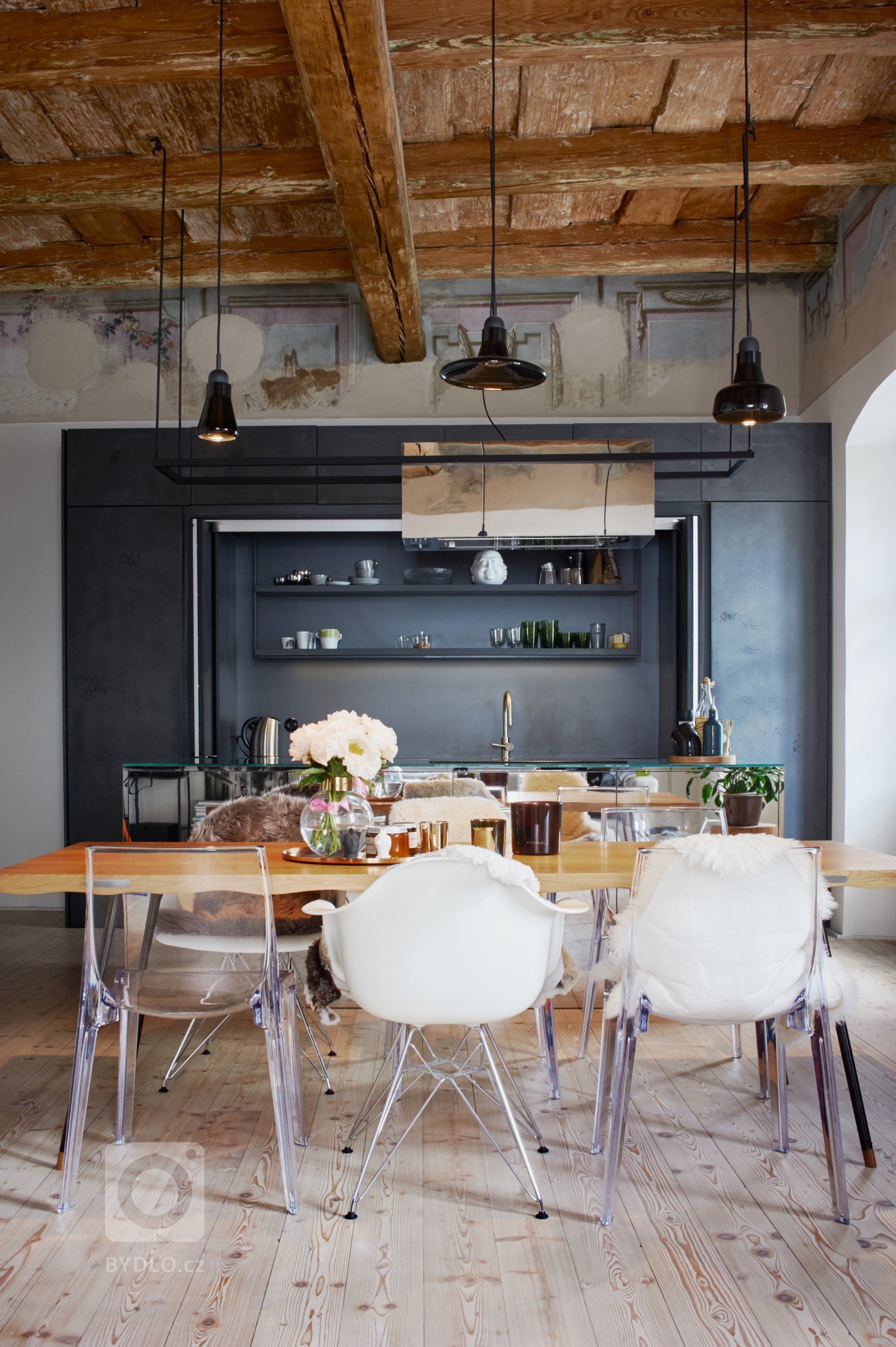 Současné bydlení v klášteře bez řehole a askeze