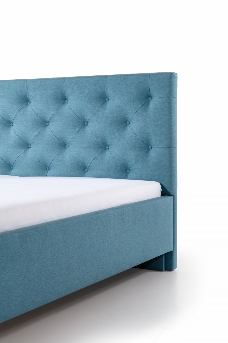 Čalouněná postel s čelem ozdobeným čalounickými vtahy s knoflíky

- stabilní pevná konstrukce
- pohodlná výška pro vstávání 45 cm
- nastavení úrovně výšky…