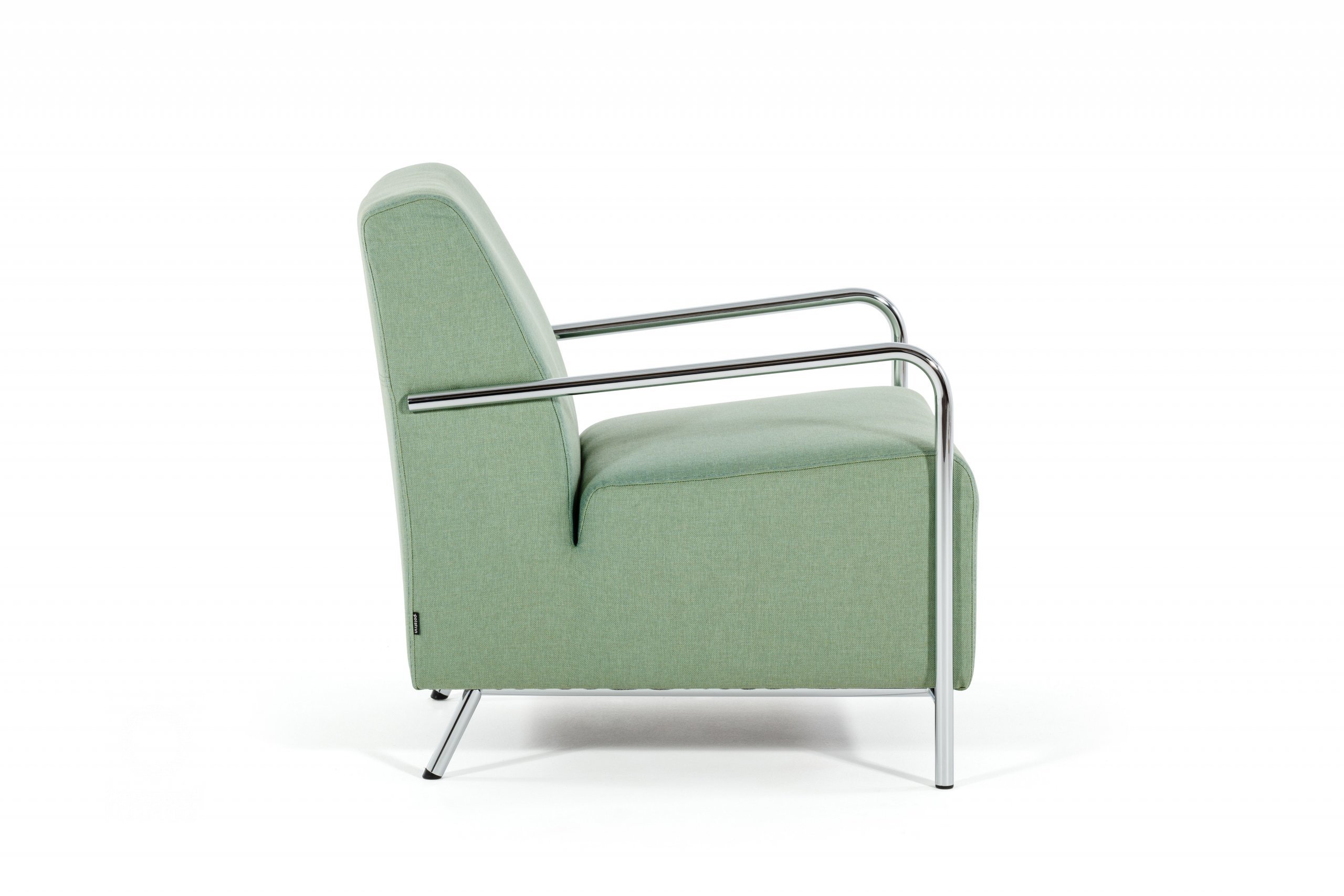 Pohodlné křeslo s prvky funkcionalismu
