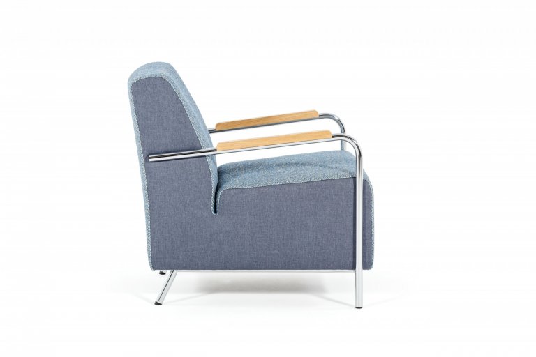 Pohodlné křeslo s prvky funkcionalismu
