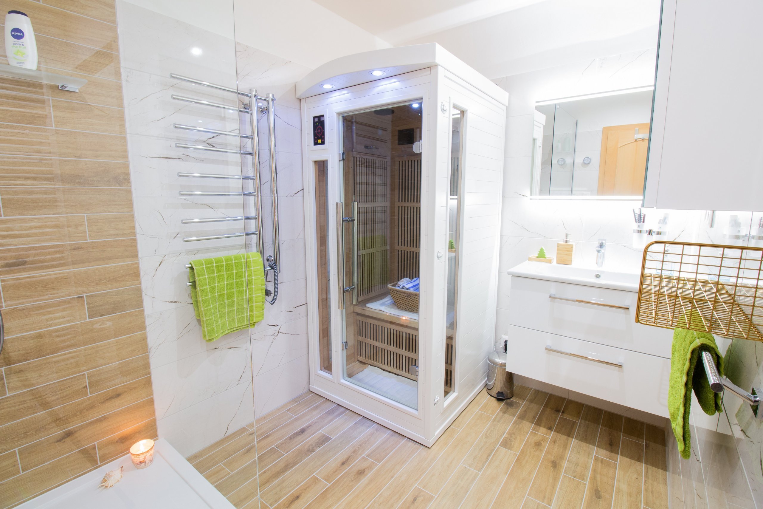 Náročná rekonstrukce koupelny se dočkala krásného výsledku.

Původní stav koupelny nevyhovoval novým majitelům a bylo nutné přistoupit k celkové rekonstrukci…