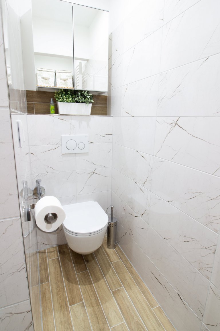 Náročná rekonstrukce koupelny se dočkala krásného výsledku.

Původní stav koupelny nevyhovoval novým majitelům a bylo nutné přistoupit k celkové rekonstrukci…