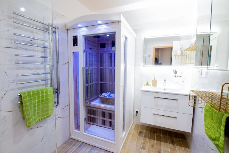 Náročná rekonstrukce koupelny se dočkala krásného výsledku.

Původní stav koupelny nevyhovoval novým majitelům a bylo nutné přistoupit k celkové rekonstrukci…