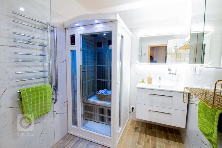 add picture to album