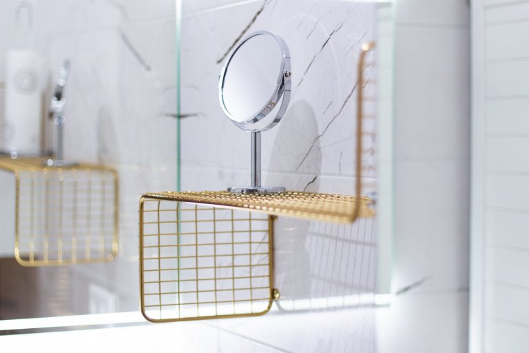 Náročná rekonstrukce koupelny se dočkala krásného výsledku.

Původní stav koupelny nevyhovoval novým majitelům a bylo nutné přistoupit k celkové rekonstrukci…