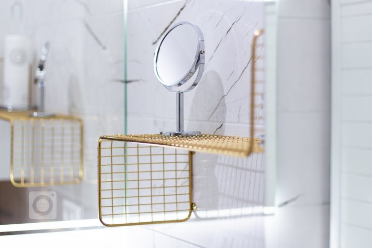 add picture to album