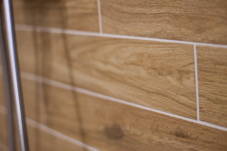 Náročná rekonstrukce koupelny se dočkala krásného výsledku.

Původní stav koupelny nevyhovoval novým majitelům a bylo nutné přistoupit k celkové rekonstrukci…