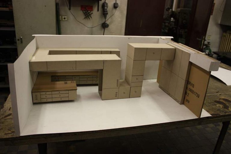 V době svého vzniku byl v prvním patře secesního činžovního domu jeden byt. V éře komunismu brutálně a necitlivě rozdělen na tři jednotky. Klient koupil tato…