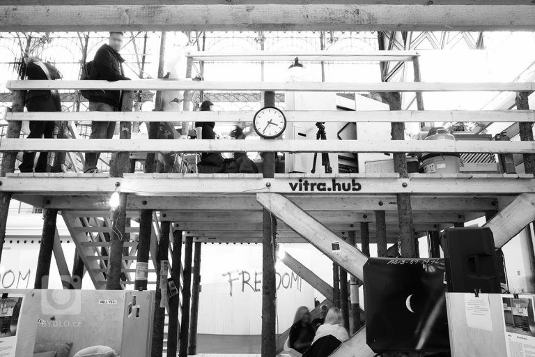 Dočasná instalace pro designblok. Vitra Hub je živoucí kreativní prostor, který voní jídlem, zní hudbou a tepe v rytmu návrhářského studia. Své ateliéry zde na…