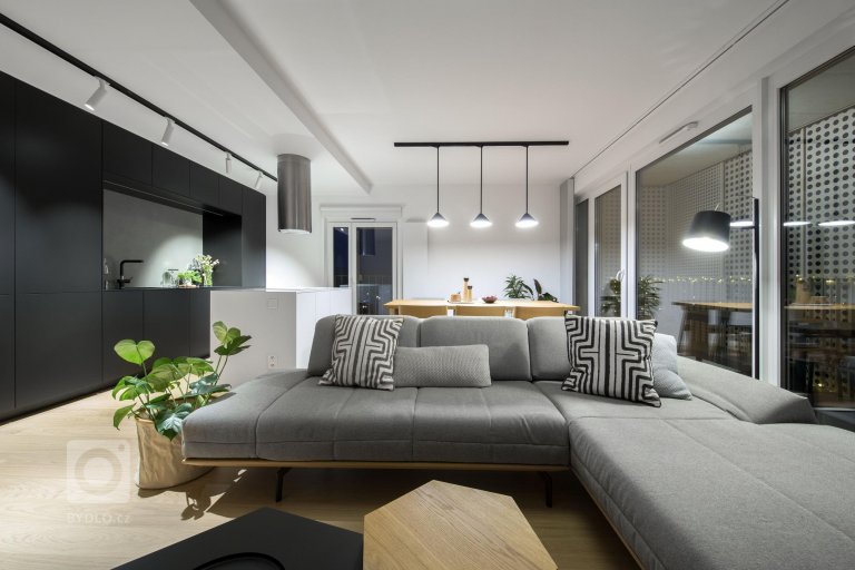 add picture to album