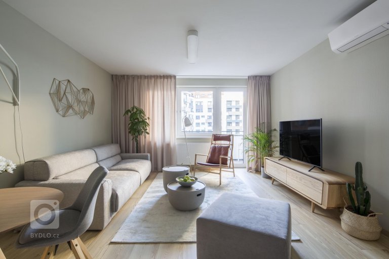 add picture to album