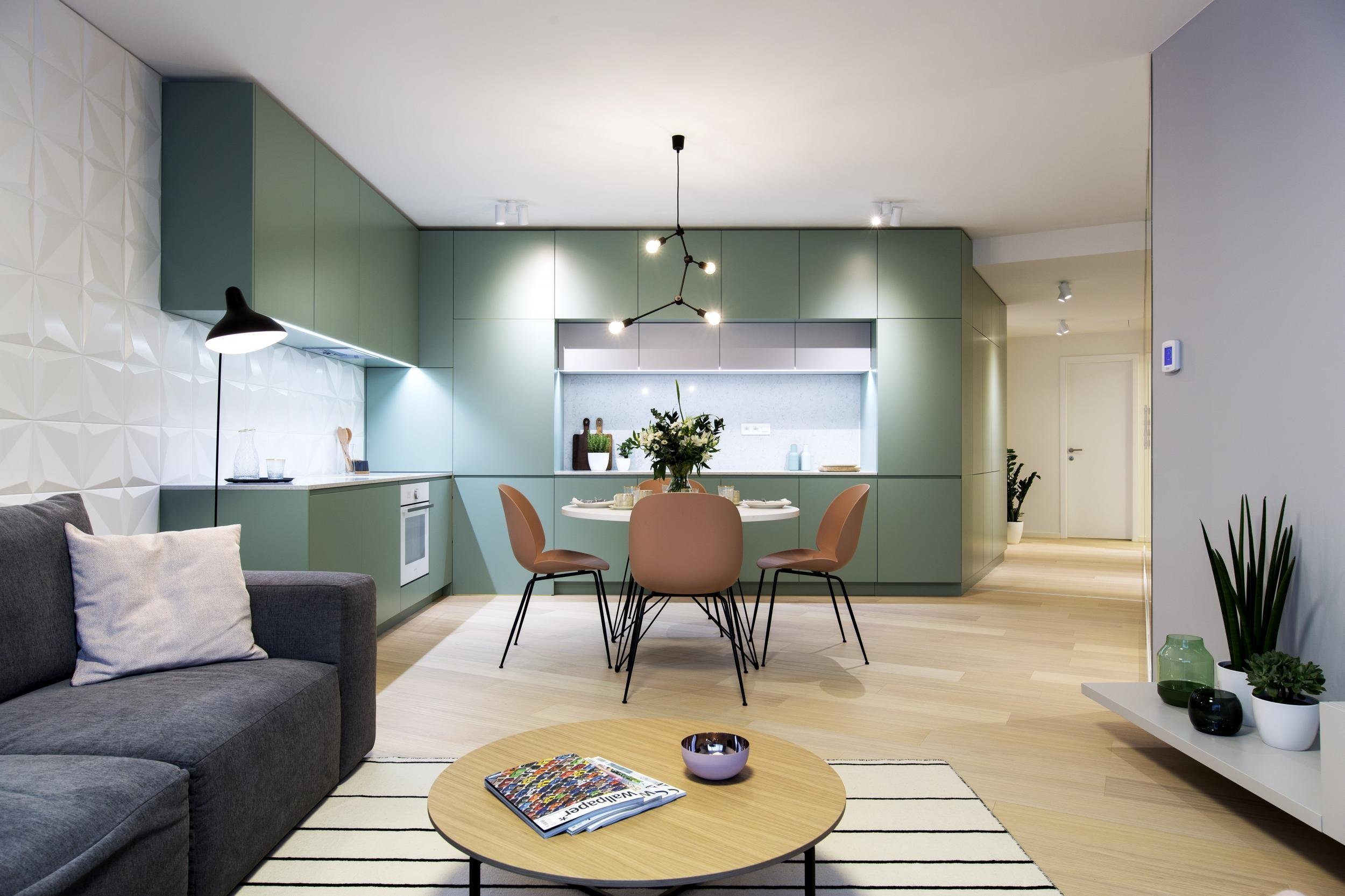 Návrh interiéru vzorového bytu s atypickou dispozicí jsme vytvořili s cílem oslovit lidi, kteří ocení netypickou dispozici doplněnou svěžím designem od nás.…