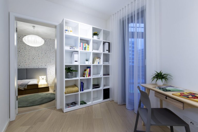 Návrh interiéru vzorového bytu s atypickou dispozicí jsme vytvořili s cílem oslovit lidi, kteří ocení netypickou dispozici doplněnou svěžím designem od nás.…