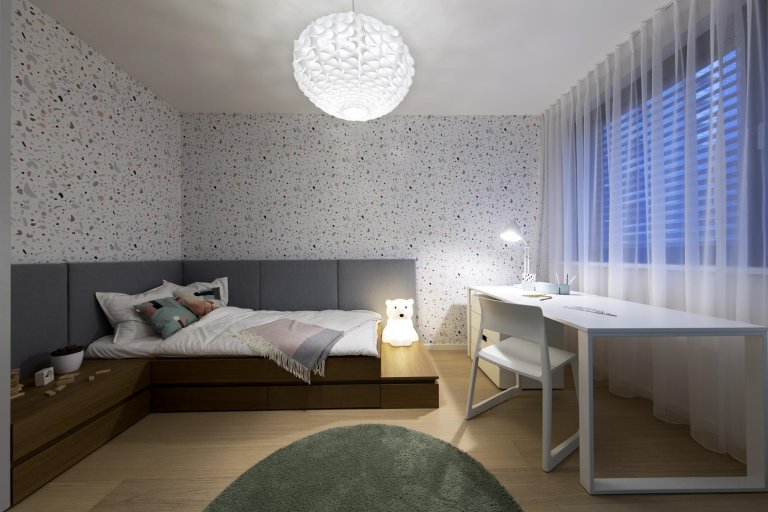 Návrh interiéru vzorového bytu s atypickou dispozicí jsme vytvořili s cílem oslovit lidi, kteří ocení netypickou dispozici doplněnou svěžím designem od nás.…