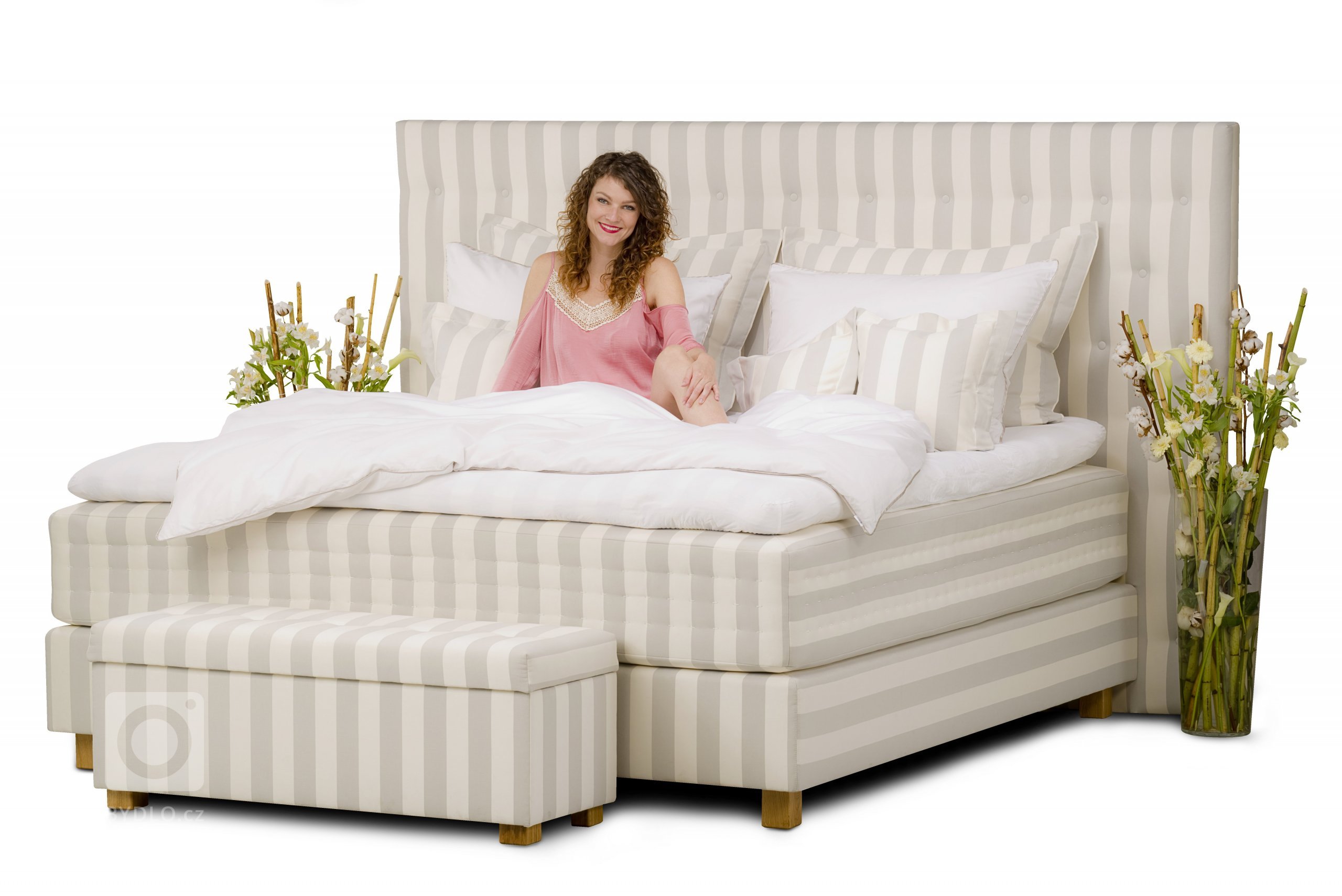 Saffron Authentica předčí svojí výjimečností všechny ostatní. Charakterizují ji tři pružinové systémy v boxu a v hlavní matraci, bohaté vrstvy koňských žíní,…